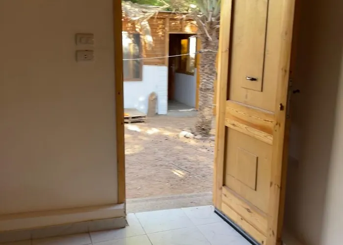 White Cabinah